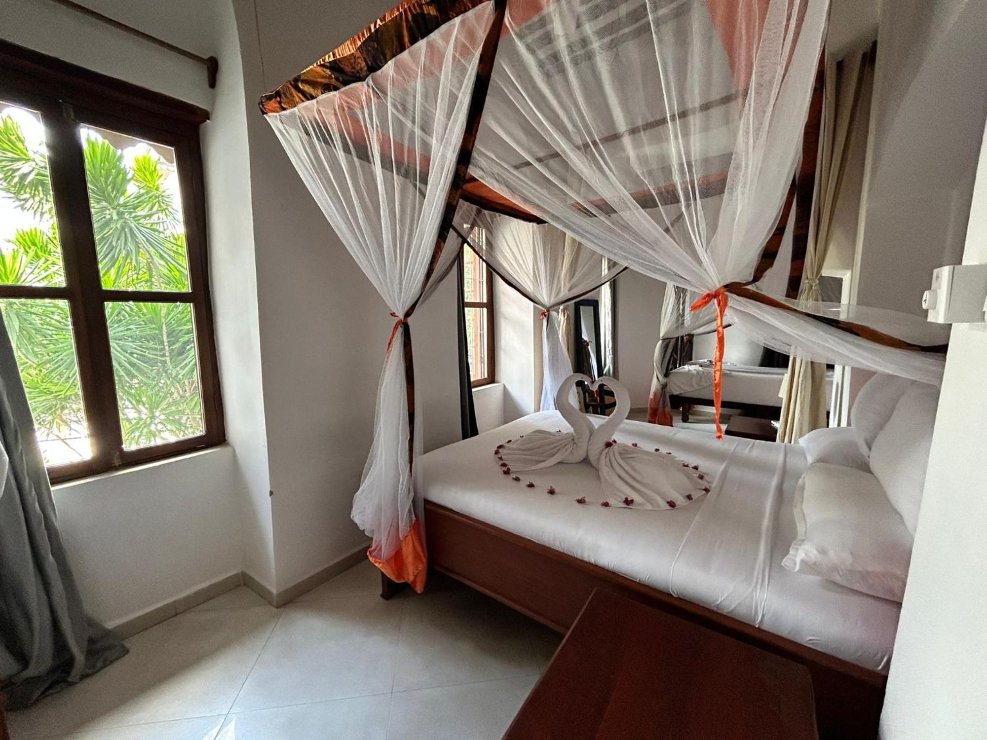 Hotel Habari House
