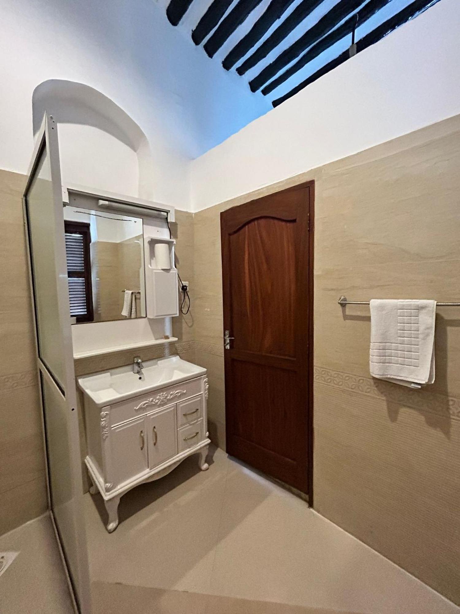 Habari House 3*