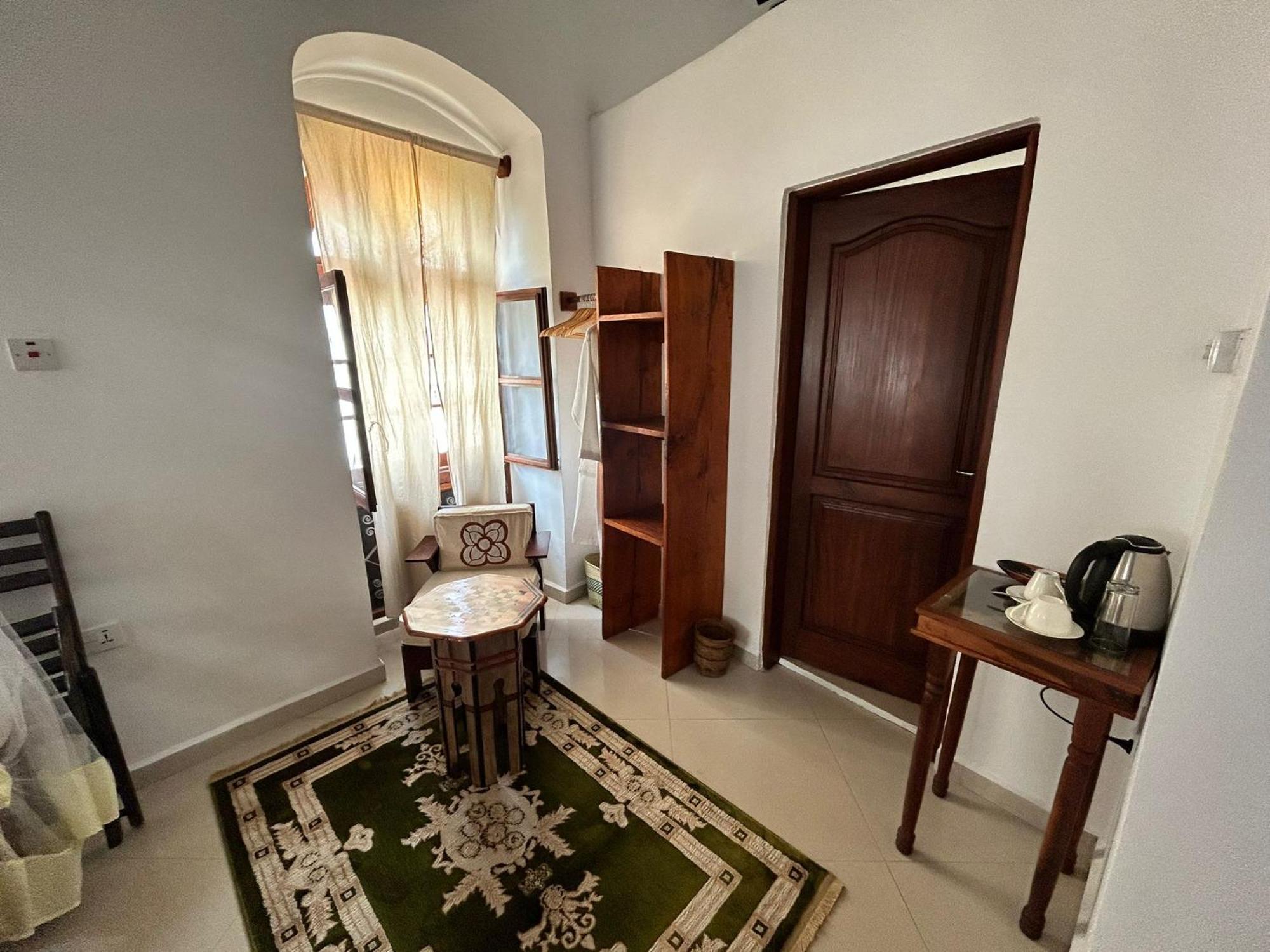 Habari House 3*